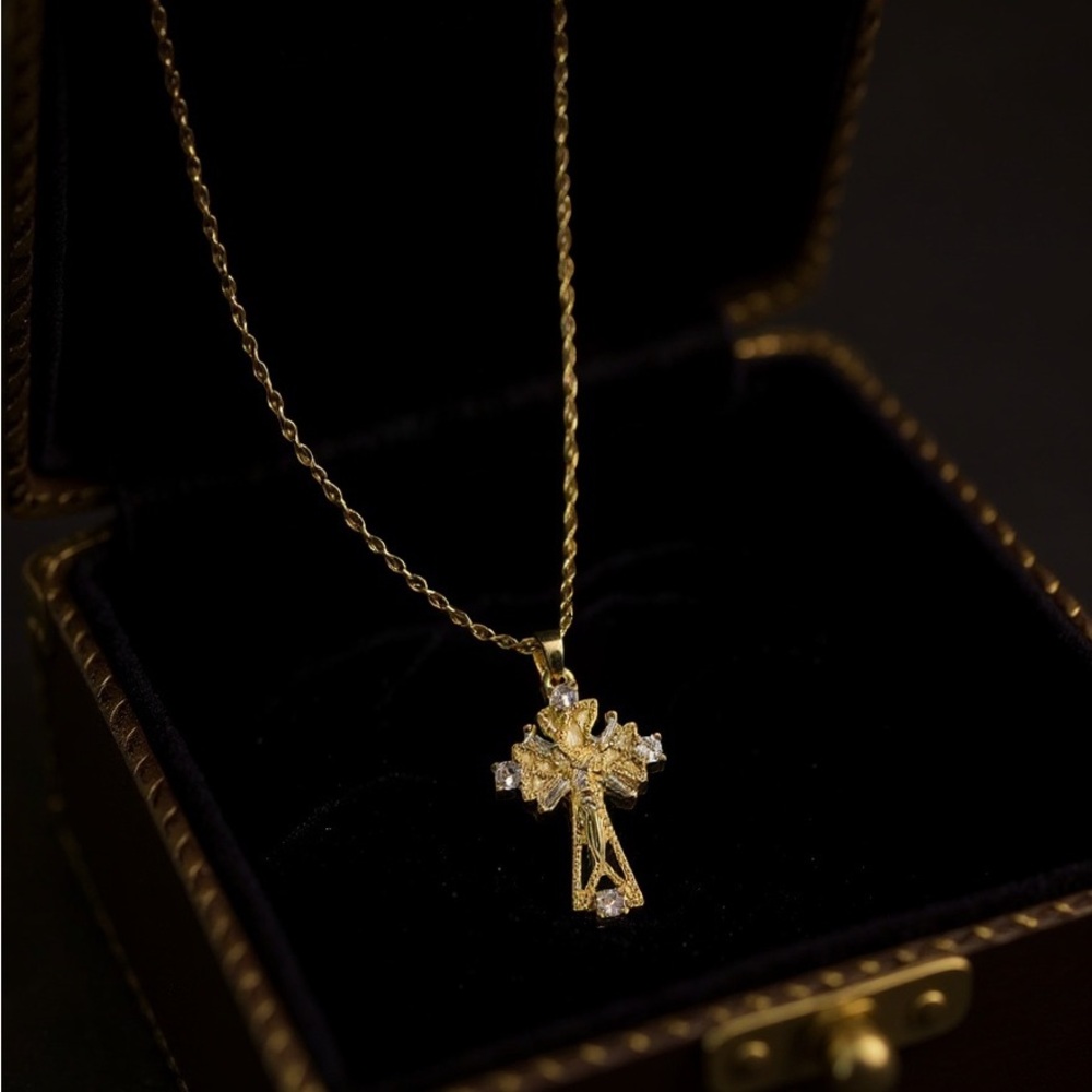 Elegant Gold Cross Pendant Necklace
